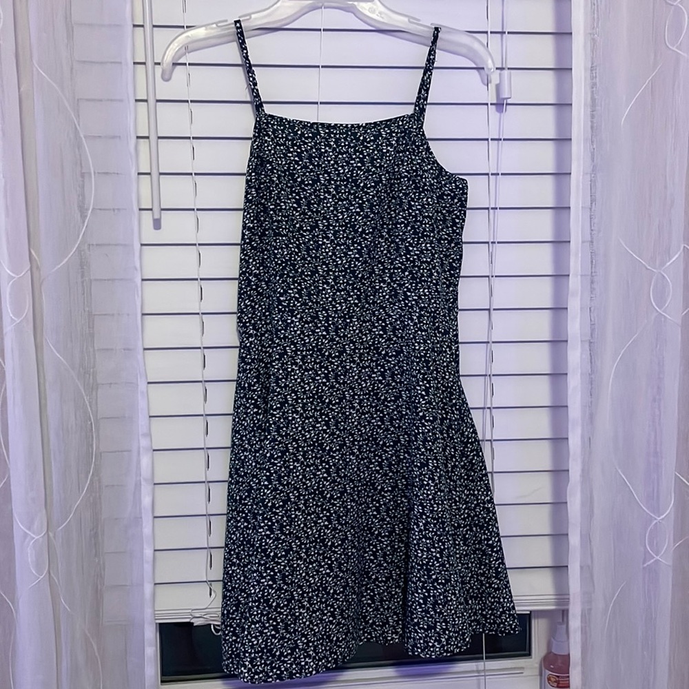 Never been worn, great condition. Floral detail with dark green background